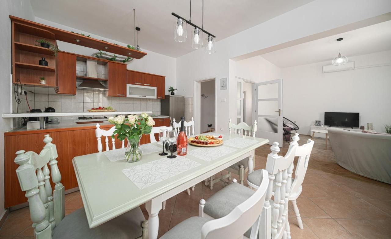 Apartman Rusula Vodice Eksteriør bilde