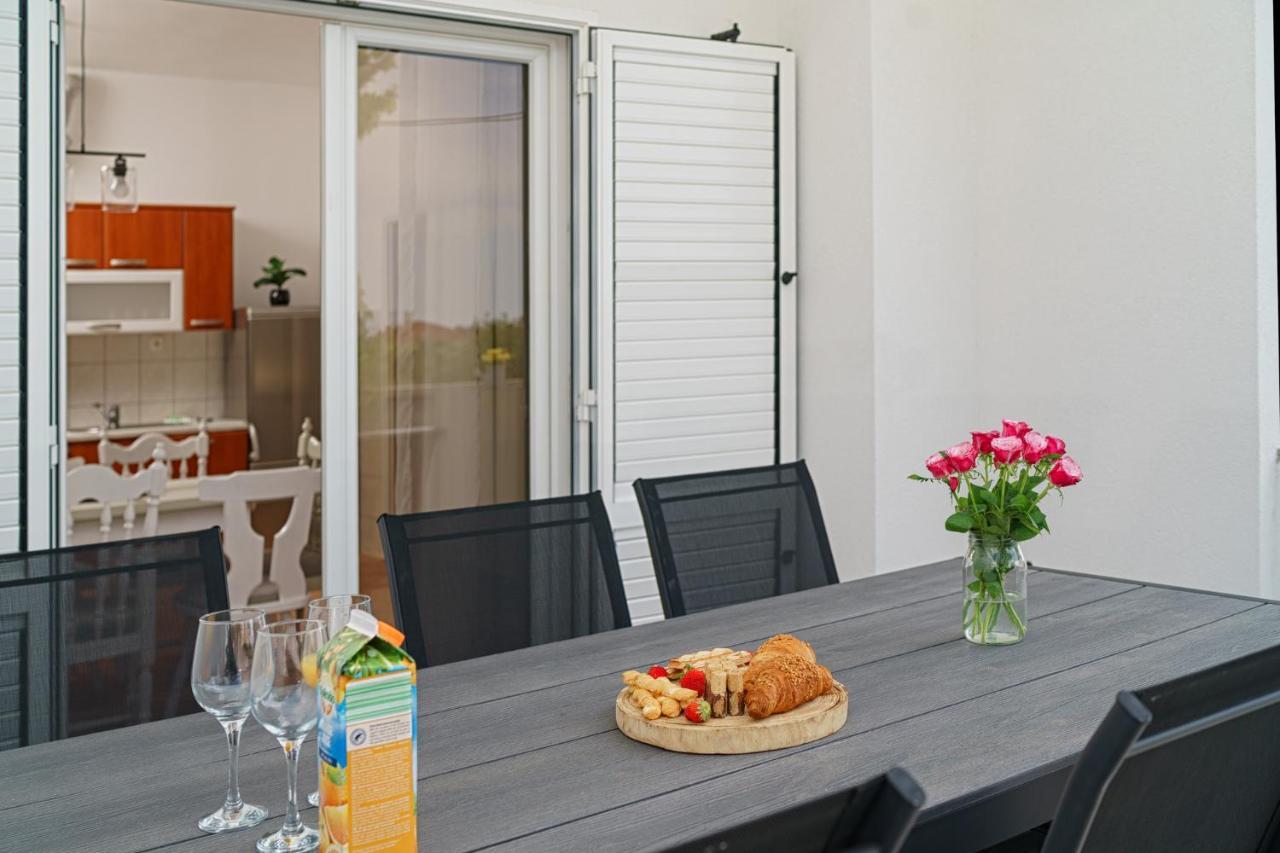 Apartman Rusula Vodice Eksteriør bilde
